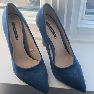 Zara blue velvet pump